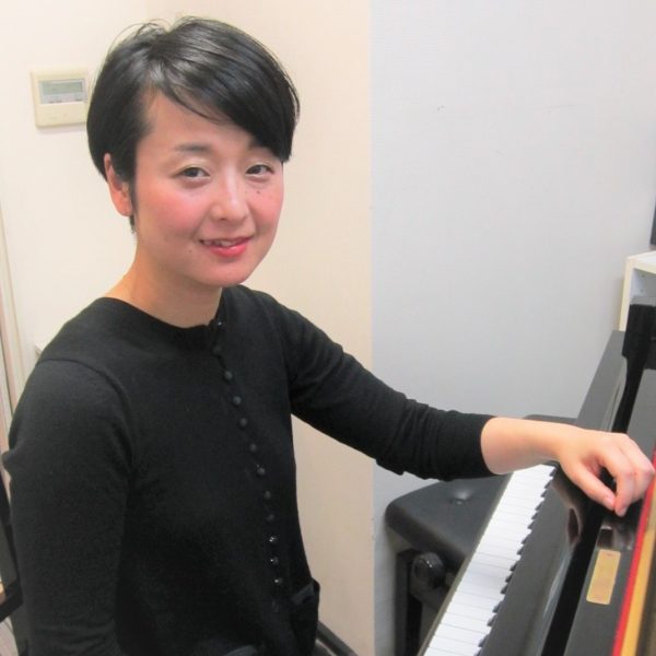 東 由美子