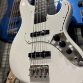 【ベース初心者必見!】予算別おすすめの入門ベース