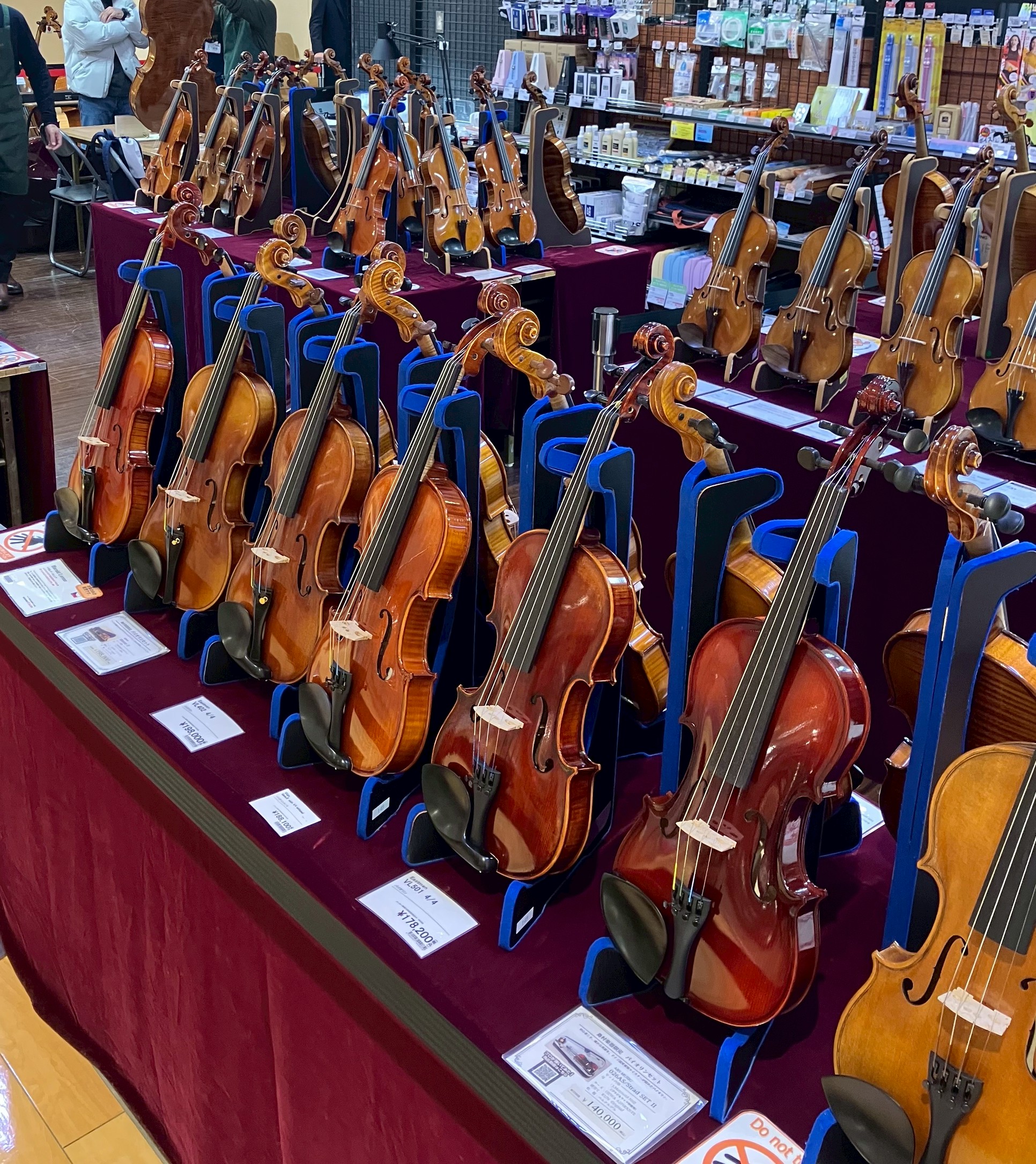 宮崎エリアで初開催となる「弦楽器フェスタ 2026」を、島村楽器イオンモール宮崎店にて開催いたします。バイオリン・ビオラ・チェロ・コントラバスなどの弦楽器を、国内外ブランドから一度に見比べ・弾き比べいただける特別な3日間です。 期間中は、 ●初心者の方やこれから始める方に向けたご相談・試奏サポート● [&hellip;]