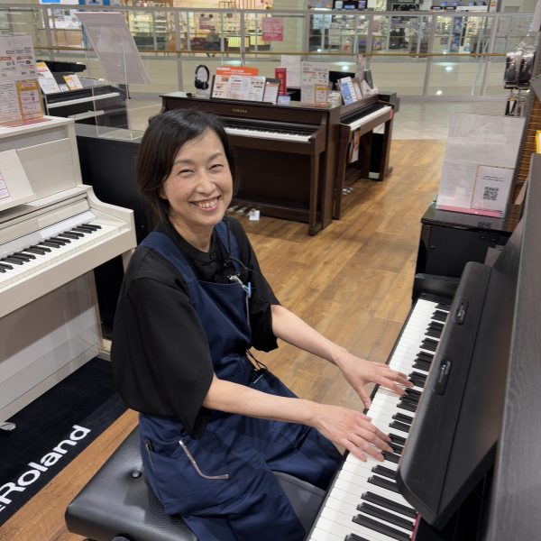 石田 (いしだ)<br />
<br />
【ピアノ担当】<br />
鍵盤指導経験ありの2児の母です。<br />
講師、保護者、生徒さん、様々な目線でご相談に乗れるかと思います。<br />
鍵盤楽器、音楽教室、その他音楽に関して、お気軽にお声がけください。