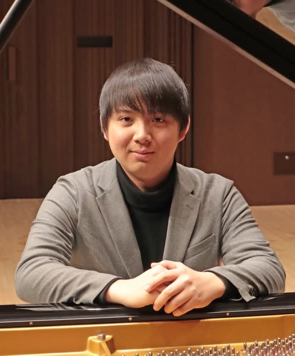 CONTENTS佐藤先生にインタビューしてみました！佐藤先生にインタビューしてみました！ Q1. ピアノの魅力は何ですか？ 10本の指を使って、自由自在に音楽を作れることです。 Q2. 先生がレッスンで工夫されていることはなんですか？ 教本以外に、必要とあらば自作の課題を作ったり、よくメロディーを歌 […]