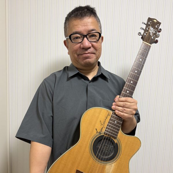 講師名：長野 剛　(ながの ごう)<br />
曜日：日<br />
担当コース：アコースティックギター