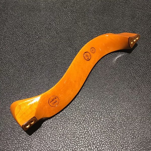 コンフォート<br />
<br />
販売価格：¥18,700 (税込)<br />
人間工学に基づいた深いカーブ。肩に吸い付くような抜群の安定感。