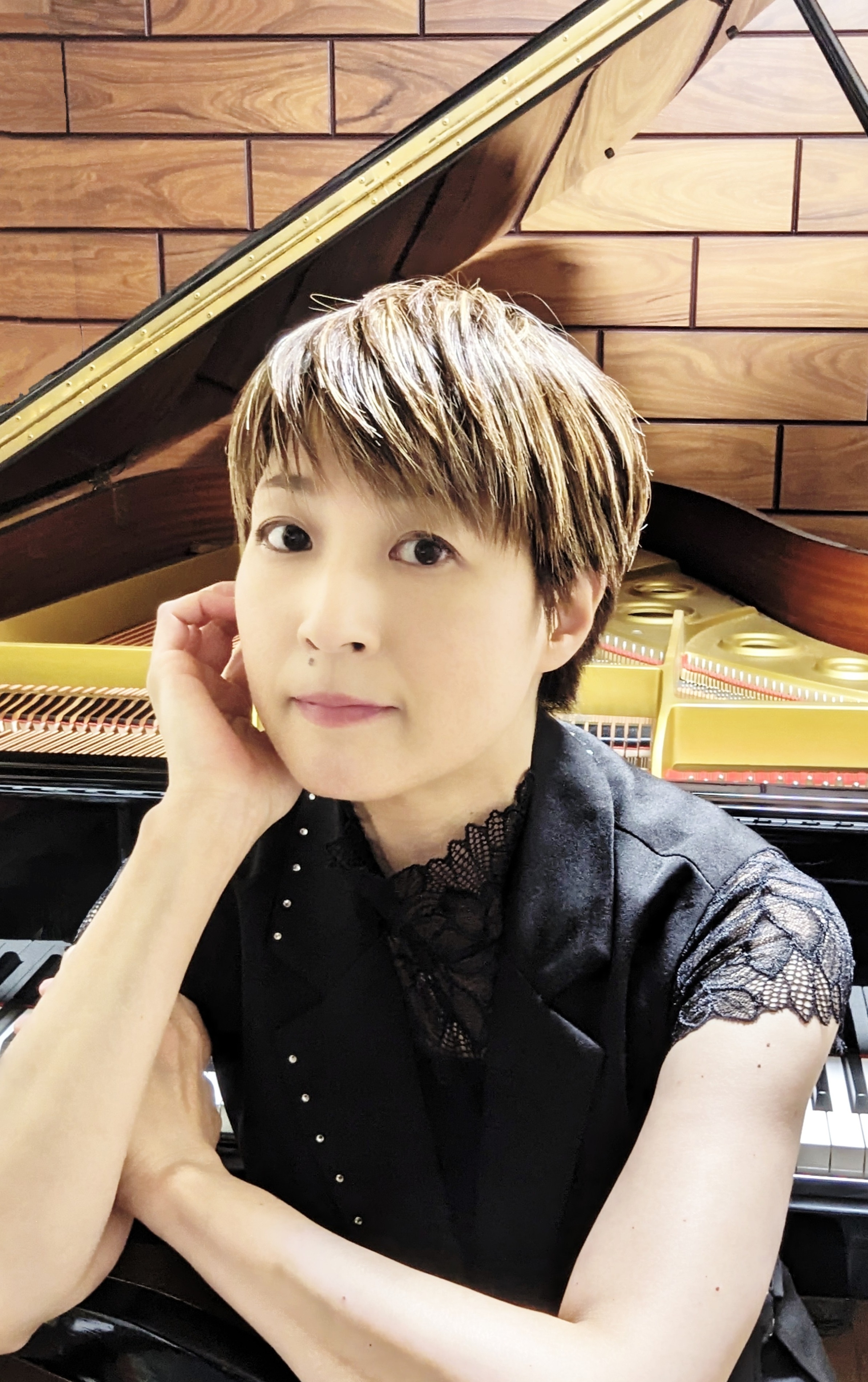 CONTENTSさとう　美樹（さとう　みき）担当曜日：水講師プロフィール講師からのコメントコース概要お問い合わせさとう　美樹（さとう　みき）担当曜日：水 講師プロフィール 国立音楽大学ピアノ科卒業。卒業後一年間渡米。第18回家永ピアノオーディション合格者コンサート出演。保育士資格取得。伴奏ピアニスト […]