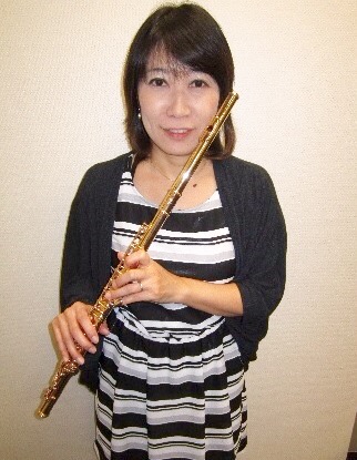 小林　京子(こばやし　きょうこ)<br />
武蔵野音楽大学卒業。<br />
関東近県を中心に演奏活動をする他、室内楽アンサンブルでの各地のコンサートやCD録音等、様々なジャンルで幅広く活躍している。<br />
オリジナルテキストの企画から作成を手掛ける他、「フルートアンサンブルコース普及の一役に」と島村楽器講師で構成された「フルート六重奏」（ピッコロ、アルト・バス等の特殊管を含む）での演奏活動も積極的に行っている。<br />
開講曜日:水曜日