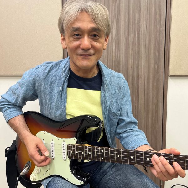 武藤　洋（むとう　ひろし）<br />
14歳でギターを始める。<br />
現在は各メーカーなどのデモンストレーターをはじめとし、<br />
演奏活動の傍ら講師としても活躍中。<br />
開講曜日:水曜日