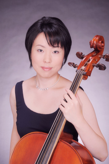 奥山　理歌(おくやま　りか)<br />
東京生まれ。東京音楽大学付属高校を経て、同大学を1999年に卒業。<br />
後進への指導や演奏活動の傍ら、バロック楽器を用いた奏法の研鑽を積んでいる。<br />
また、これまでに、ヴァイオリニスト寺神戸亮のマネージメント、<br />
『弾ける!!チェロ』（せきれい社）の監修など、音楽に多方面から携わっている。<br />
チェロを苅田雅治、バロック・チェロを鈴木秀美、酒井淳、室内楽を寺神戸亮の各氏に師事。<br />
開講曜日:月曜日