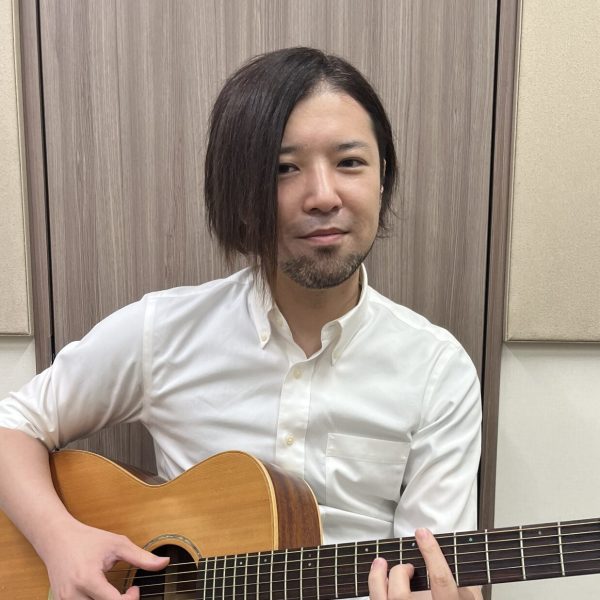 上木　健太郎　開講曜日：日曜日<br />
<br />
【プロフィール】<br />
12歳からギターを始め洗足学園音楽大学ジャズコースへ進学。 ギターを道下和彦氏に師事。奏法や理論など幅広く学ぶ。 卒業後は自身の演奏活動を中心に他アーティストのサポートやレコーディングにも多数参加。 カッティングでのコードバッキングを特に好む。<br />
<br />
【メッセージ】<br />
音楽がより楽しくなるレッスンをお約束いたします。<br />
