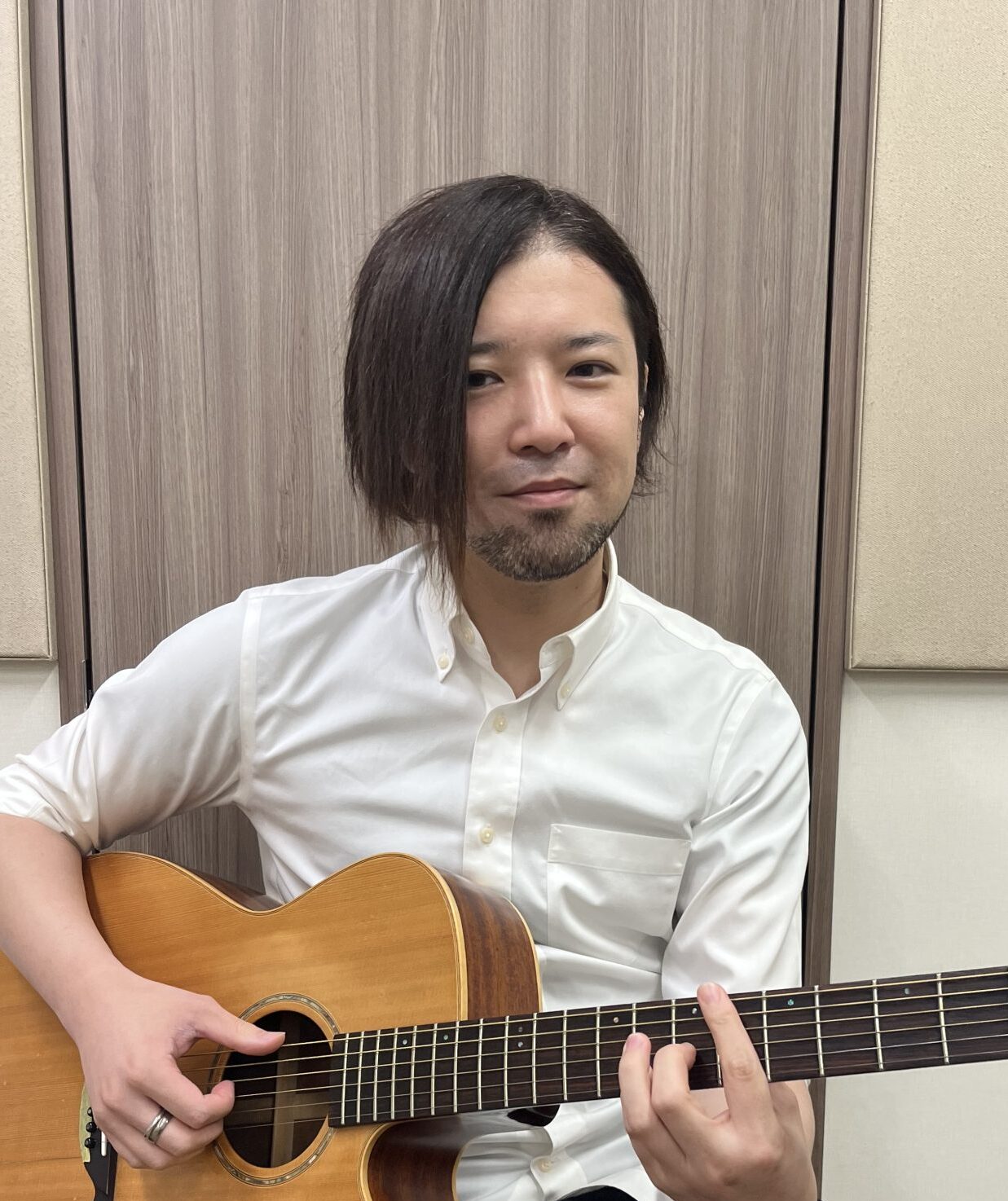 CONTENTS上木　健太郎（うえき　けんたろう）　担当曜日:日曜日上木　健太郎（うえき　けんたろう）　担当曜日:日曜日 講師プロフィール12歳からギターを始め洗足学園音楽大学ジャズコースへ進学。ギターを道下和彦氏に師事。奏法や理論など幅広く学ぶ。卒業後は自身の演奏活動を中心に他アーティストのサポー […]