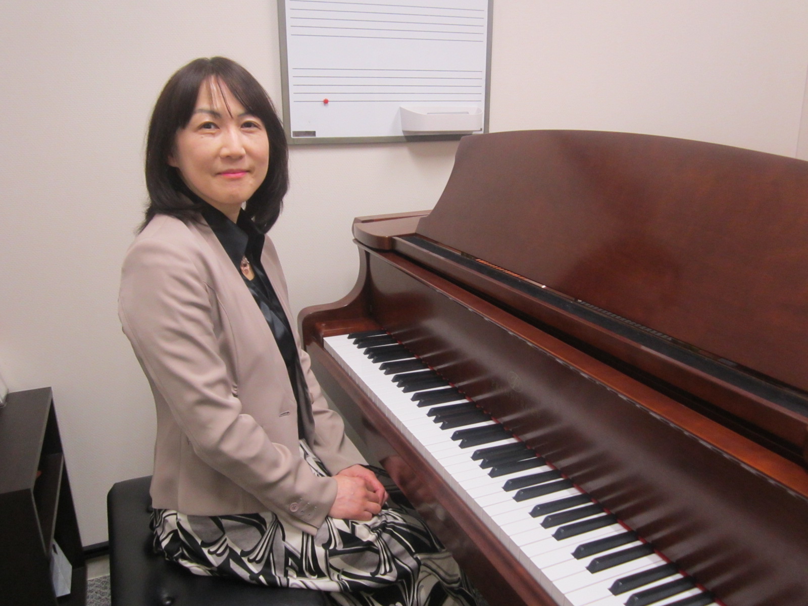 濱田　伊津子（はまだ　いつこ）　担当曜日:水曜日・金曜日 講師プロフィール国立音楽大学器楽科ピアノ専攻卒業。これまでに田口順子、近藤孝子、ウラジミール竹之内、玉澤敬子、各氏に師事。コーラス団体、声楽等の伴奏を務める。 濱田　伊津子先生へインタビュー 指導コースを教えてください。ピアノ、幼児の基礎音楽 […]