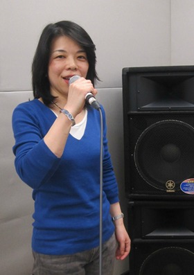 中澤　直子（なかざわ　なおこ）　担当曜日:金曜日 講師プロフィール千葉大学教育学部音楽学科卒業。レコード会社で洋楽のCDディレクターを経て、ボイストレーナーとなる。 中澤　直子先生へインタビュー 指導コースを教えてください。ヴォーカル、キッズヴォーカル、ピアノ弾き語りです。得意とする演奏ジャンルや好 […]