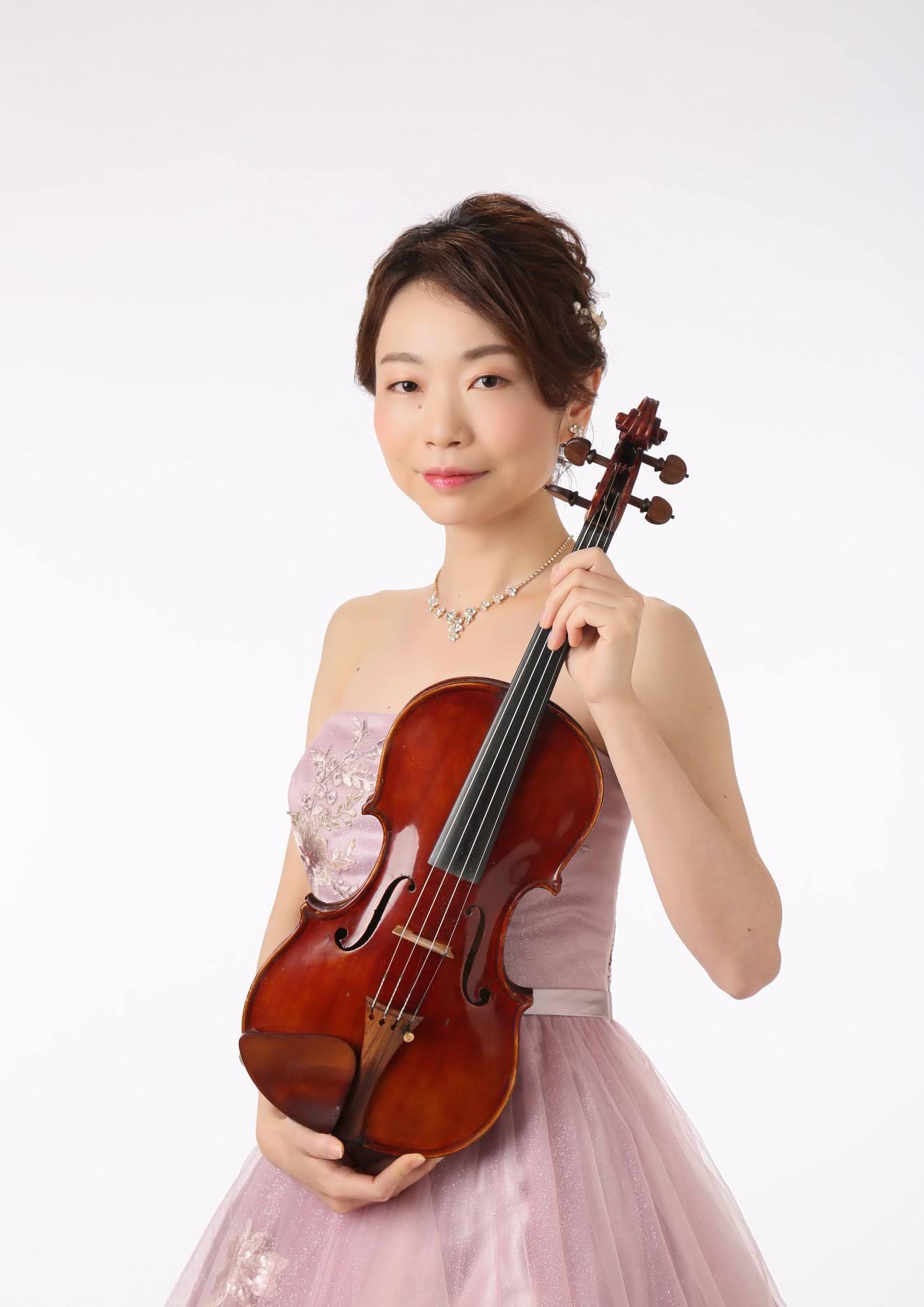 植田　恵里（うえた　えり）　担当曜日：月曜日 講師プロフィール国立音楽大学卒業。卒業後より演奏活動、音楽教室での指導も開始。2歳半から80代の生徒さんを担当。個人レッスンからグループレッスン、室内楽、弦楽部指導まで経験。初めての方から丁寧にコミュニケーションを大切にレッスンいたします。 先生へインタ […]