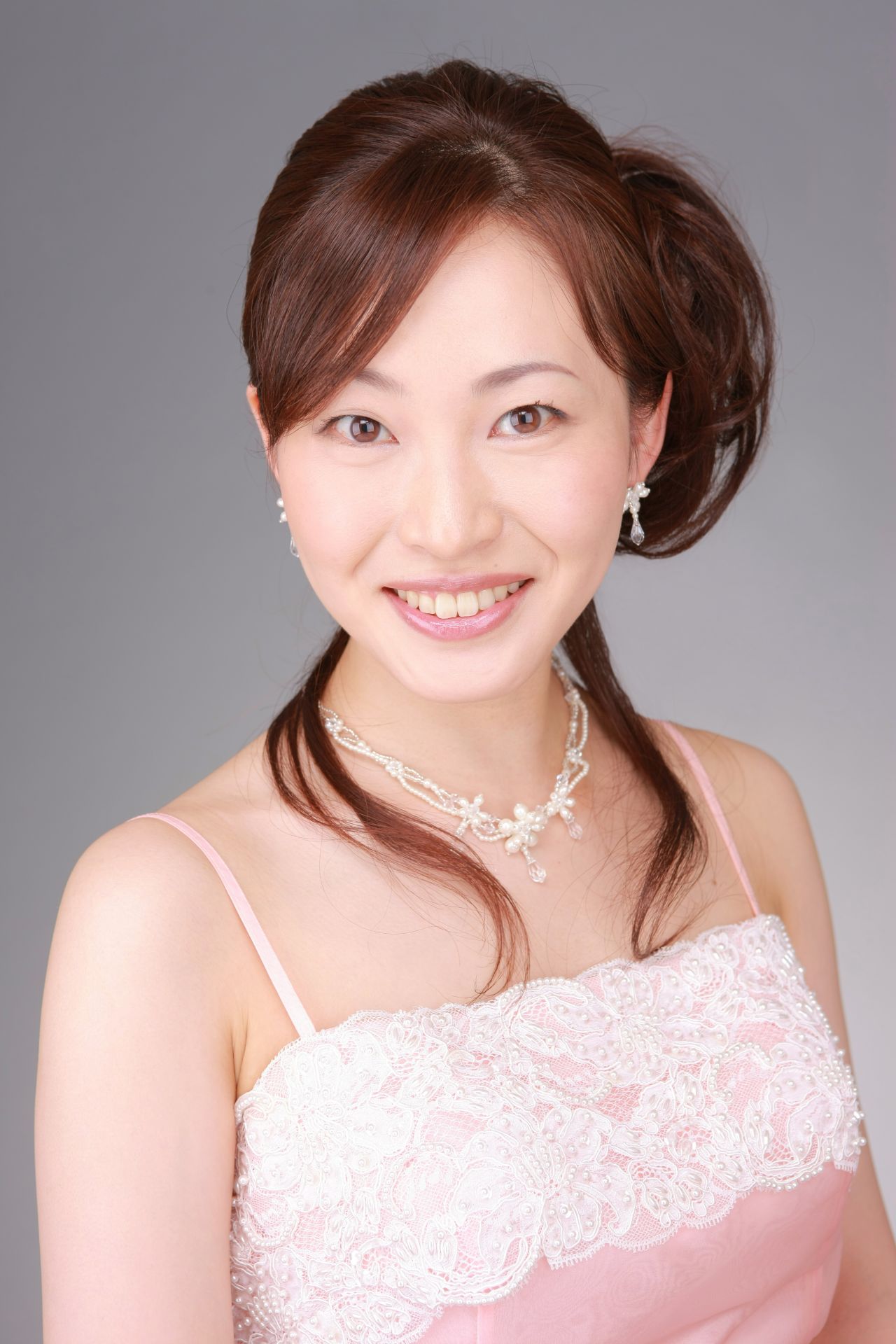 辻　あかり（つじ　あかり）　担当曜日:土曜日 講師プロフィール東京音楽大学声楽専攻卒業、同大学院声楽専攻（独唱研究領域）修了。成田絵智子、伊達英二各氏に師事。独歌曲、日本歌曲等を中心に演奏面でも活動中。 辻　あかり先生へインタビュー 指導コースを教えてください。声楽です。得意とする演奏ジャンルや好き […]