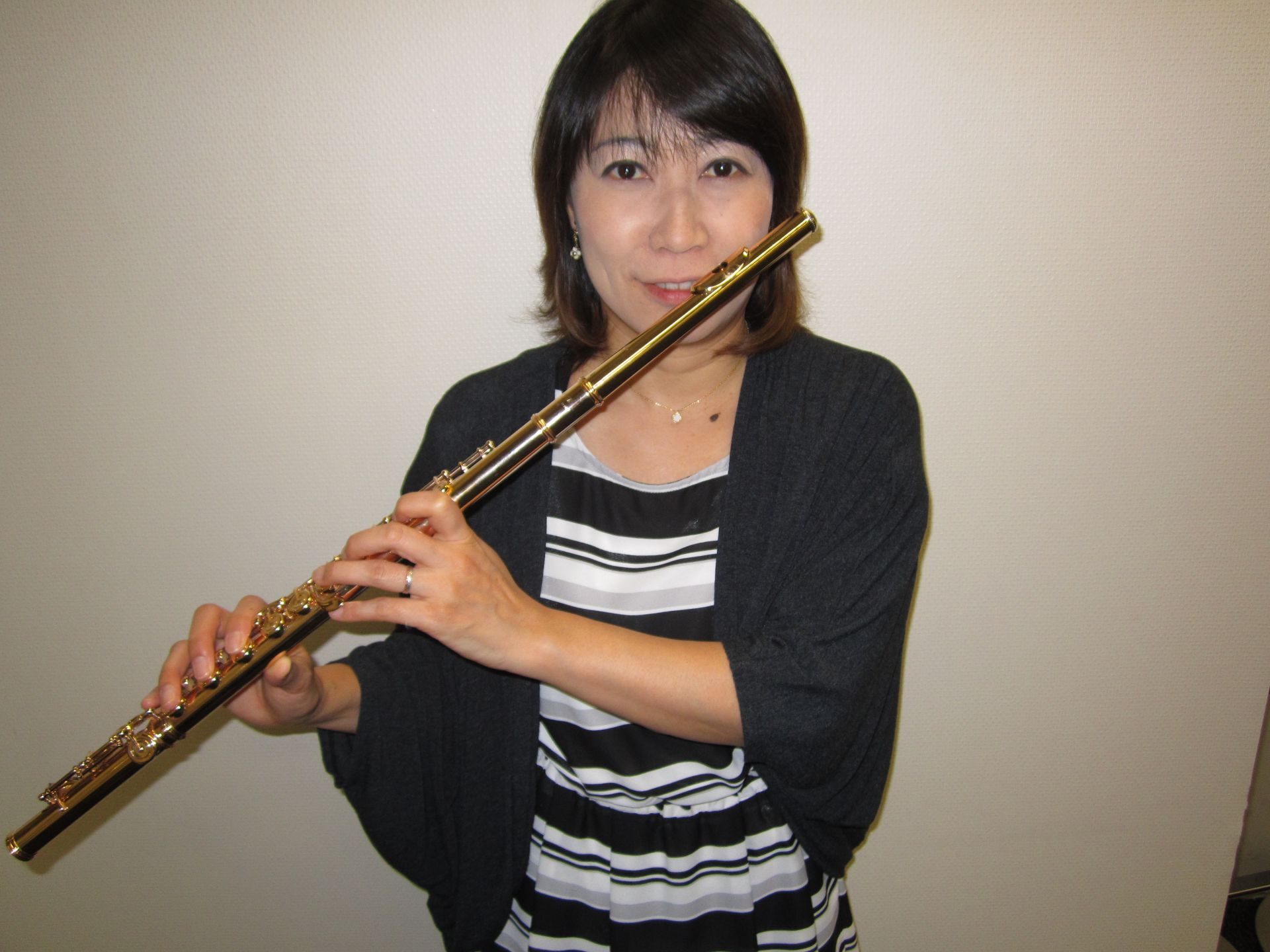 小林　京子（こばやし　きょうこ）　担当曜日:水曜日 講師プロフィール武蔵野音楽大学卒業。関東近県を中心に演奏活動をする他、室内楽アンサンブルでの各地のコンサートやCD録音等、様々なジャンルで幅広く活躍している。オリジナルテキストの企画から作成を手掛ける他、「フルートアンサンブルコース普及の一役に」と […]