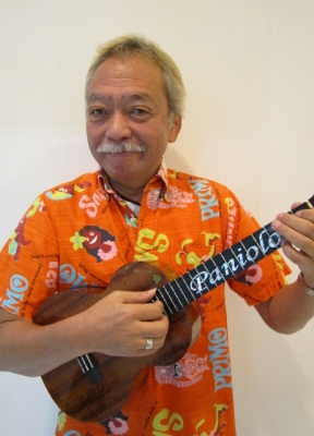 パニオロ・ヤマウチ　担当曜日:火曜日 講師プロフィールHAWAIIAN SURFROCK BAND　「HOOPERS」で活動中。ハワイアンミュージック界に新風を巻き起こし続け、あらゆるジャンルのレコーディングやステージパフォーマンスでソロプレイヤーとして活躍している。2008年のデビューアルバムに続 […]