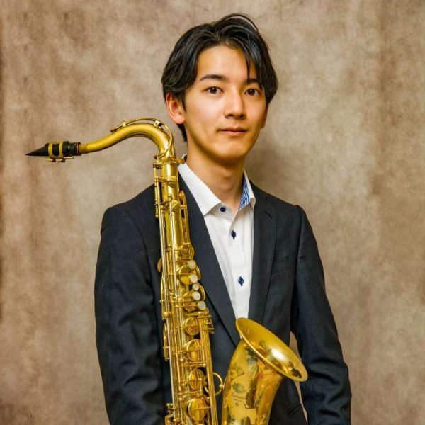 洗足学園音楽大学ジャズコースを卒業。首都圏のジャズバーなどでライブ、セッションホストとして演奏活動を行う。<br />
生徒様のご要望に合わせたレッスンを自分の経験をもとに実現します。