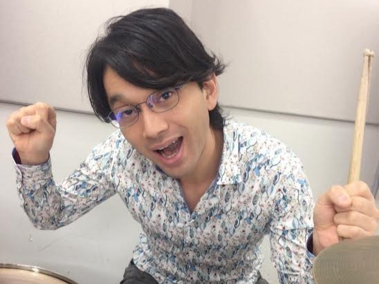 徳永　康之（とくなが やすゆき）　担当曜日:水曜日 徳永　康之先生へインタビュー 指導コースを教えてください。ドラム、キッズドラムです！得意とする演奏ジャンルや好きな音楽について教えて下さい！ジャズは年代も楽器も問わずよく聞きますね。あとはドラムを叩き始めた頃に聴いていたハードロック。もちろん日本の [&hellip;]