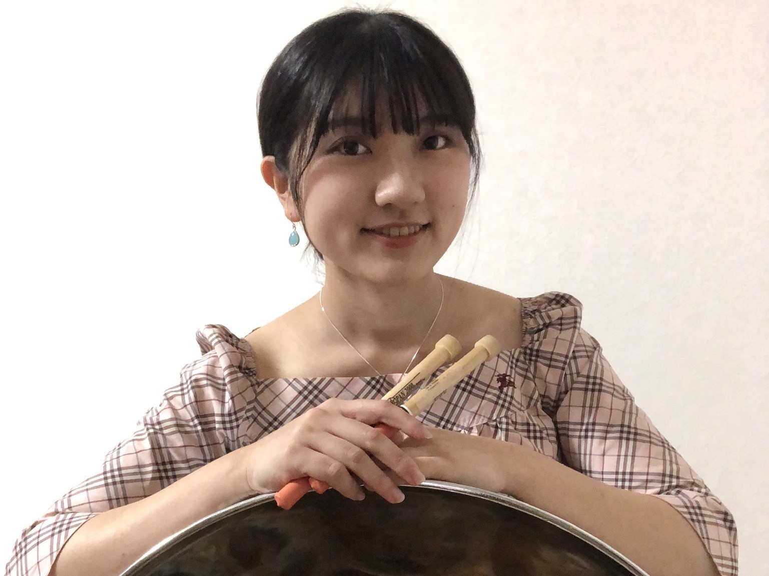 北森　帆乃香(きたもり　ほのか)　担当曜日:月・水曜日 講師プロフィール神奈川県三浦市出身。10歳から吹奏楽部で打楽器を始める。習志野高校に進学し吹奏楽全国大会に出場。その後洗足学園音楽大学でクラシックパーカッションを学ぶ。大学入学時にスティールパンに出会い、独特の音色と迫力ある音楽に魅了される。現 [&hellip;]