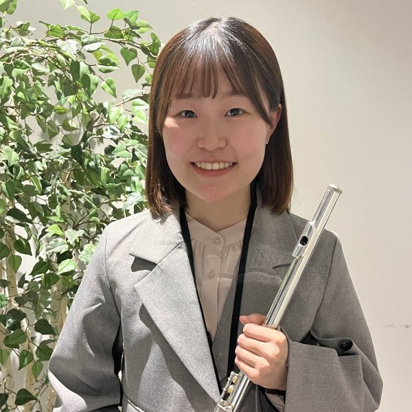フルートインストラクター：瀬古 茉尋(せこ まひろ)<br />
開講曜日：月曜日・木曜日・金曜日・土曜日・日曜日