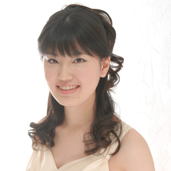 新井　沙紀子<br />
担当曜日：月曜日<br />
ご案内可能時間例：16:00～、17:00～<br />
<br />
桐朋学園大学音楽学部卒業、卒業演奏会出演。 <br />
ハンガリー国立リスト音楽院大学院卒業。 <br />
第12回大阪国際音楽コンクール第1位、2016 Music Competition London 第2位他、多数受賞。