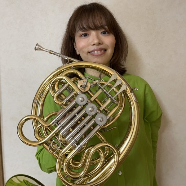 東邦音楽大学音楽学部音楽学科卒業。<br />
<br />
これまでにホルンを趙英勲、吉永雅人、V.アルトマン、澤敦の各氏に師事。オーケストラ、吹奏楽、レコーディングなどの演奏活動をしながら、部活動や市民吹奏楽団の指導にも力を入れている。<br />
<br />
東邦音楽大学実技演奏研究員。<br />
おおみや市民吹奏楽団HIBIKI 指揮。