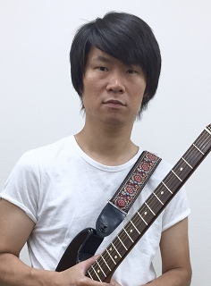 ギター講師　東　隆平（ひがし　りゅうへい）