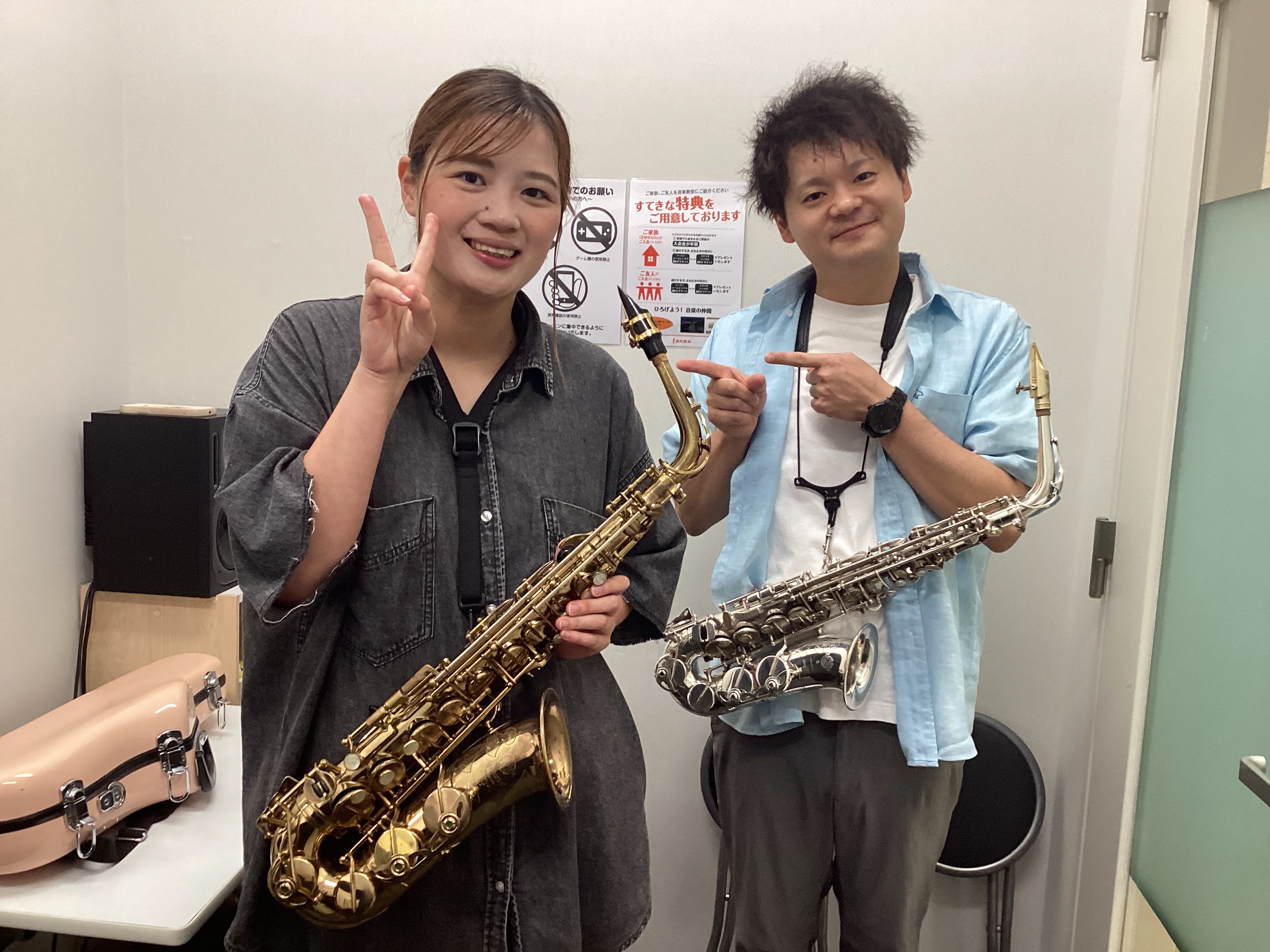 今回はサックス教室にお通いの千竃様にレッスンの様子をインタビューさせていただきました！いったいどんなレッスンをしているのか少し覗いてみましょう！ CONTENTS生徒様インタビュー　千竃様サックス科講師 勝田先生鹿児島県内島村楽器 音楽教室のご案内お問い合わせ生徒様インタビュー　千竃様 今回インタビ [&hellip;]