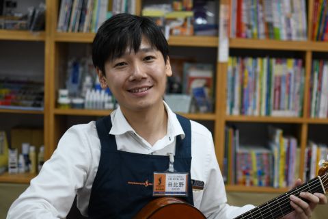 スタッフ写真 店長 日比野