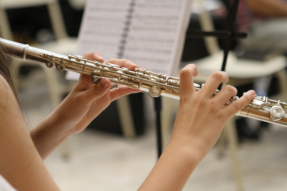 *江戸川区瑞江駅前の音楽教室です！ *お友達同士や親子でアンサンブルフルート体験！ 澄んだ美しい音色が人気のフルート！]]他の楽器に比べてコンパクトで持ち運びもしやすく大人気のレッスンです。]]1人では不安という方も気の知れたお友達やご家族の方と一緒なら安心ですよね。]]ぜひ、この機会にお問い合わせ […]