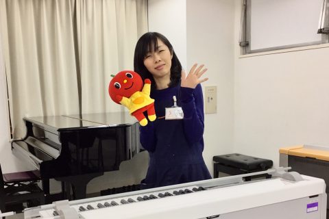 スタッフ写真 ヤマハ音楽教室・英語教室、ヴォーカル、ギター、ウクレレ、弦楽器、管楽器 岡村