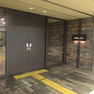 都営新宿線改札前<br />
ガレリアサーラ地下2F入口