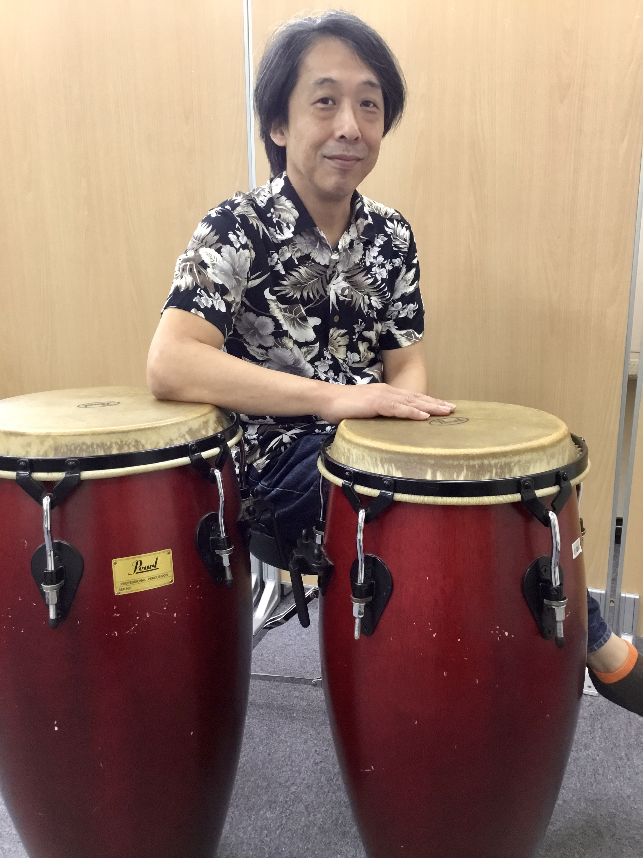 *呉　成徹 （ご　なりてつ）　担当曜日:日曜日 *講師プロフィール 高校時代よりドラムを始める。高校卒業後、ESPミュージカルアカデミー専門学校ドラム科に進学。]]同時期にリズム教育研究所においてドラムを江尻憲和氏に師事、パーカッションを石川武氏に師事する。]]卒業後、自己のバンド活動や、カントリー […]