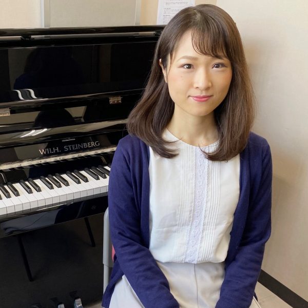 ピアノインストラクター　上田南<br />
(火)(水)(金)(土)(日)