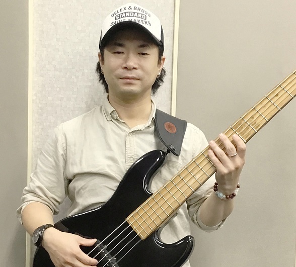 伊橋 玲（いはし りょう）<br />
開講曜日：水曜日<br />
<br />
■講師プロフィール<br />
MI　Japan東京校卒業同校特待生にも選ばれる。在学中から自己のバンドでCDをリリース、海外アーティストのクリニックのサポート＆ライブ・レコーディングを始めプロとしてスタート。<br />
カークハメット、増崎孝司、影山ヒロノブ等と共演。<br />
<br />
■ひとことコメント<br />
経験、年齢関係なく、一人一人のレベルに合わせた楽しいレッスンをします。音楽を一緒に楽しみましょう。