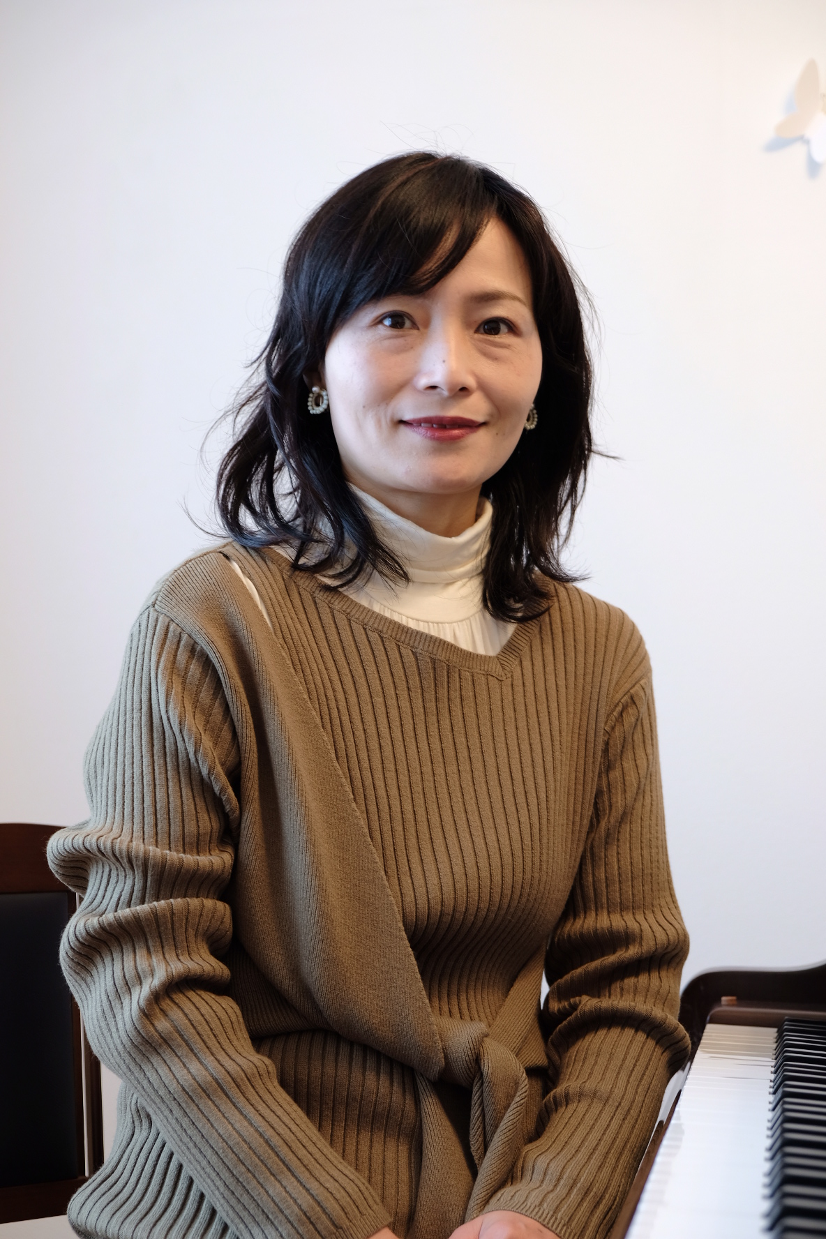 音楽を楽しむ心を大事にするレッスンを致します。鍵盤に触れながら、彩り豊かなピアノの音色を味わってみませんか。 CONTENTS講師プロフィールコース概要お問い合わせ講師プロフィール 宮城学院女子大学学芸学部音楽科ピアノ専攻卒業。 中村由比子、相田友子、野沢真弓の各氏に師事。ソロ、ピアノ伴奏でコンサー […]