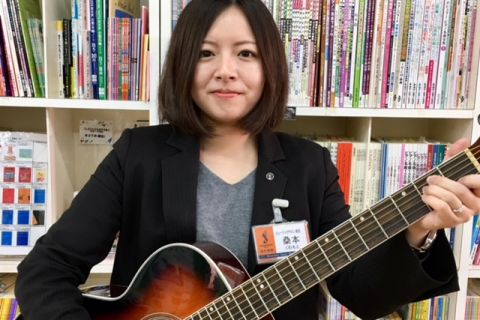 スタッフ写真 兼任店長 防音・ピアノ・弦楽器アドバイザー/音楽教室アドバイザー 桑本