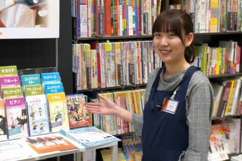 スタッフ写真 音楽教室 / ギター関連小物 担当 清水