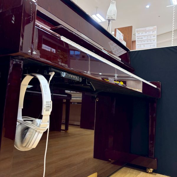 ピアノに取り付けるスイッチ部もコンパクトで邪魔にならない！