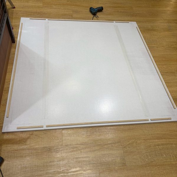 そして床を敷きます。