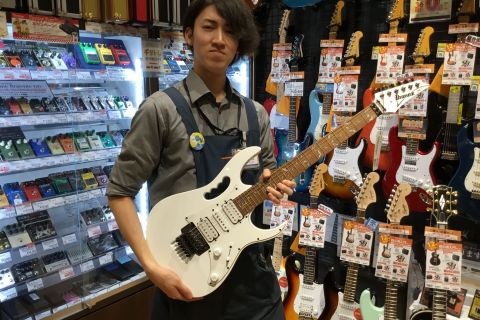 スタッフ写真 エフェクター・店頭ギターメンテ 寺田