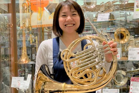 スタッフ写真 <店長><ピアノ・管楽器・弦楽器・防音アドバイザー> 村上