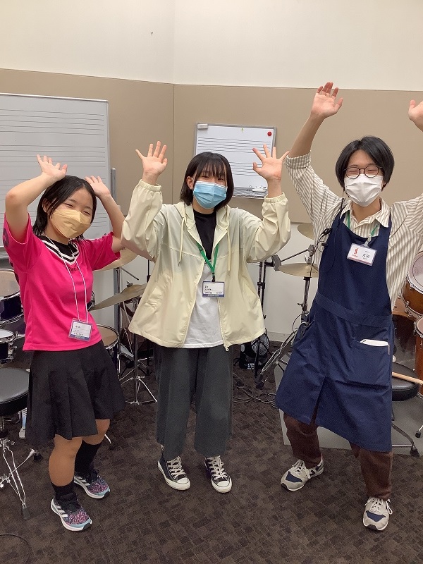 CONTENTS6月のOPEN MIC CLUBのレポートです‼ご参加くださった方々です6月のOPEN MIC CLUBのレポートです‼ OPEN MIC CLUBでドラムを担当しました太田です！！2022年6月11日（土）に実施しました「OPEN MIC CLUB」の様子をお届けします！ 「OPE […]