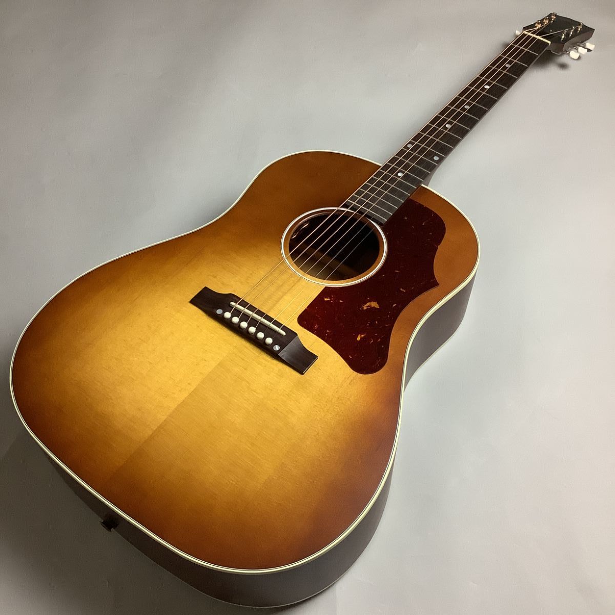 アコースティックギターJ-45 Faded 50s Sunburst