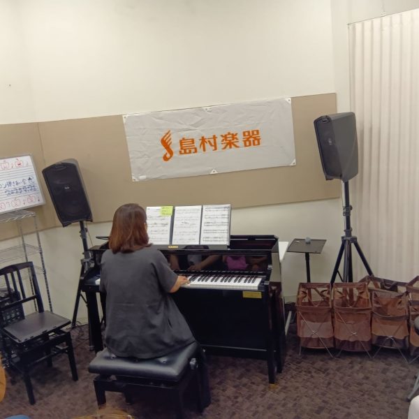 前回に引き続きトリを務めていただいたKさん。これまでクラシックをメインに取り組んできましたが、ガラッと変えて情熱大陸を演奏いただきました！会場も盛り上がる、華やかな演奏でした。