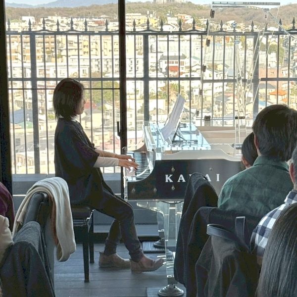 イベント初参加のSさん！直前もグランドピアノでの演奏機会を自ら作られていたとのことで、会場にとてもきれいな音色が響きわたっていました✨