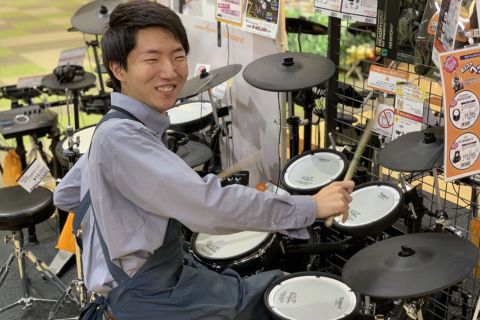 スタッフ写真 ドラム 加賀