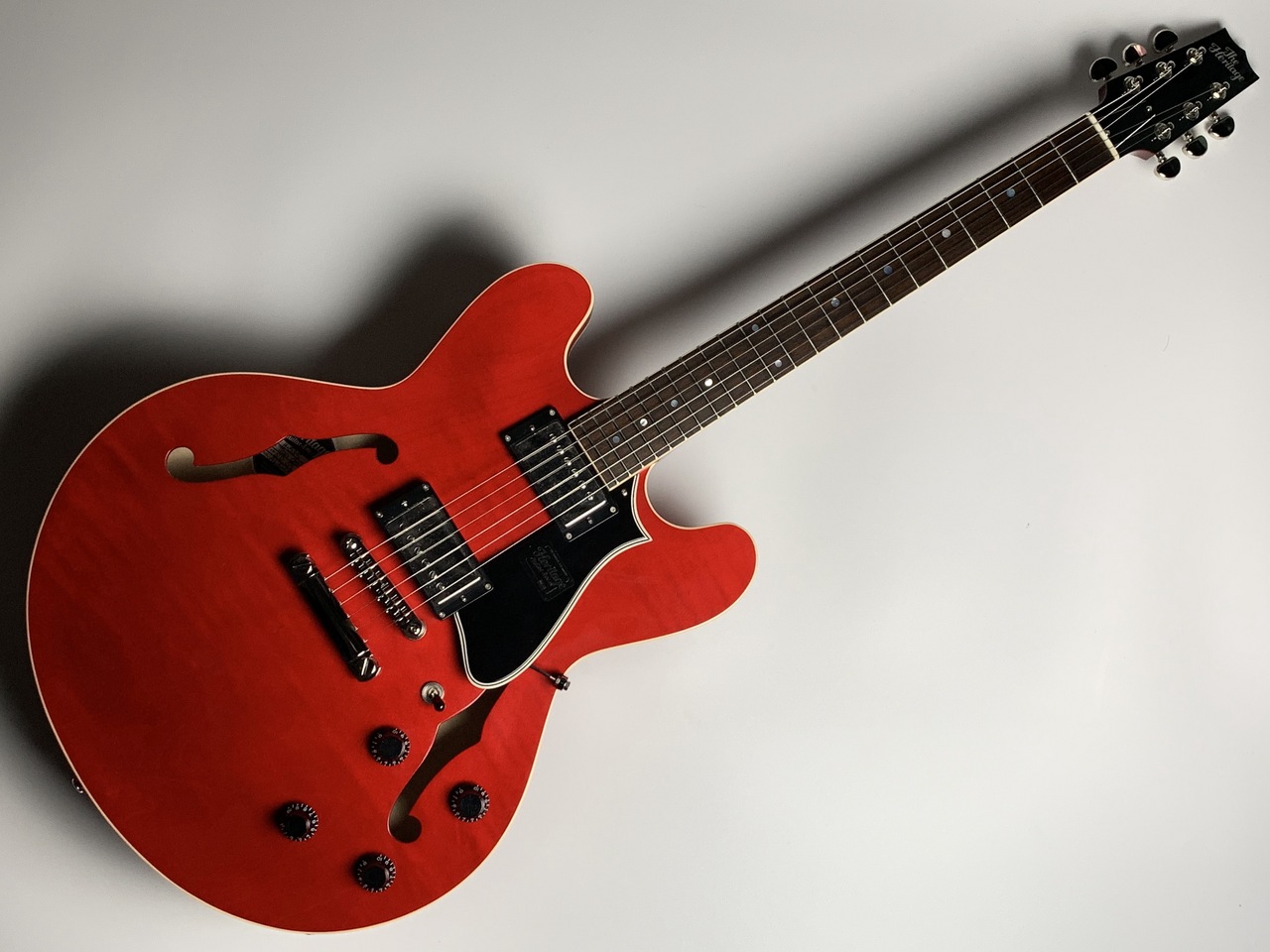 元Gibsonの職人が1985年に立ち上げた「Heritage」のセミアコHeritage H-535 (Trans Cherry)