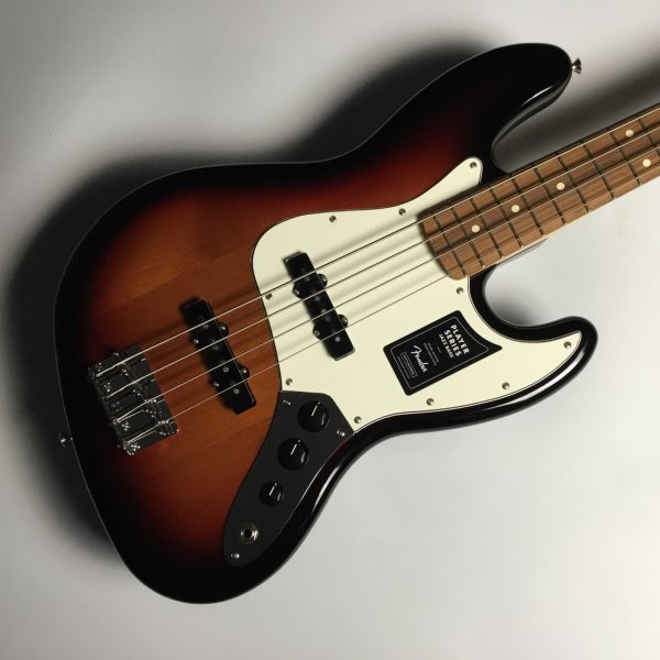 Fender PLAYER JB PF (3TS)【現物写真】<br />
<br />
【通常￥93,280(税込)のところ、傷有りのためアウトレット特価の￥83,952(税込)！】<br />
 安定した性能を誇るフェンダージャズベをお手頃価格で！