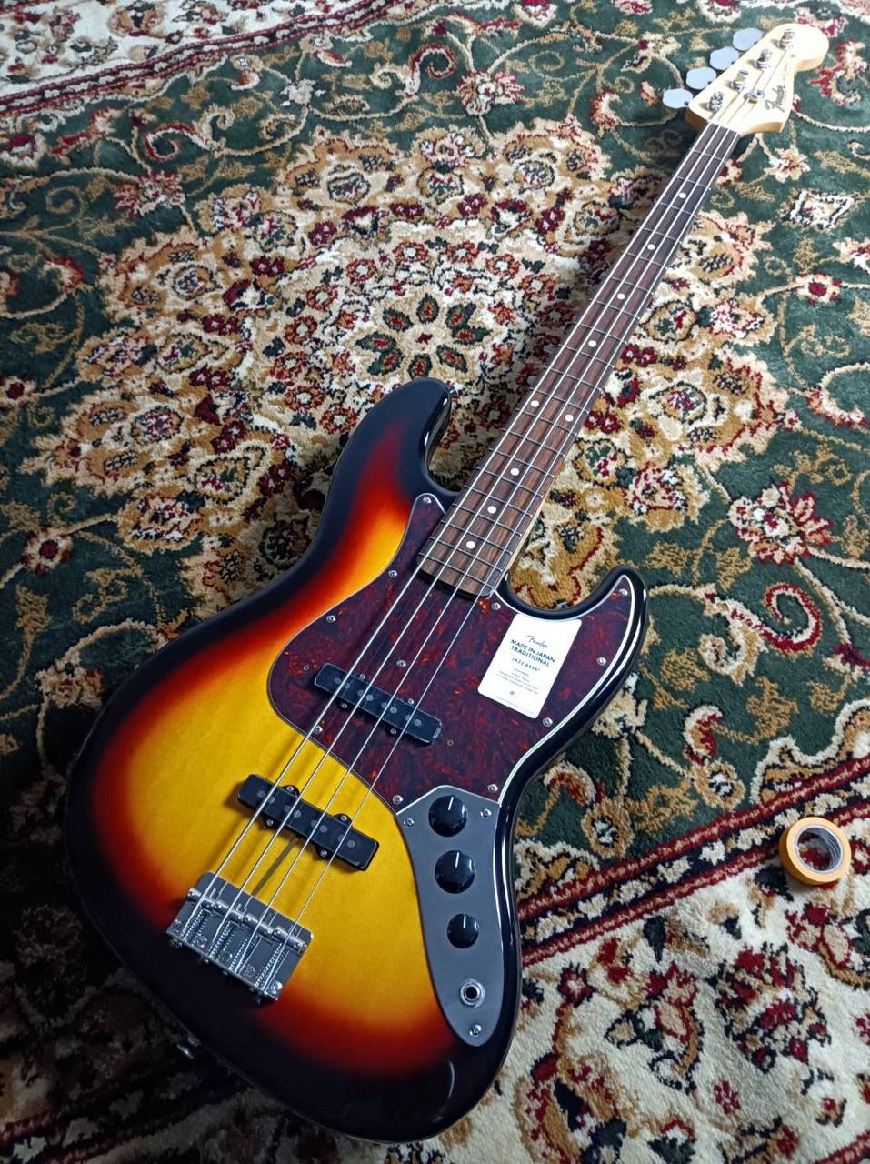 エレキベースFender Traditional 60s JB 3-Color Sunburst