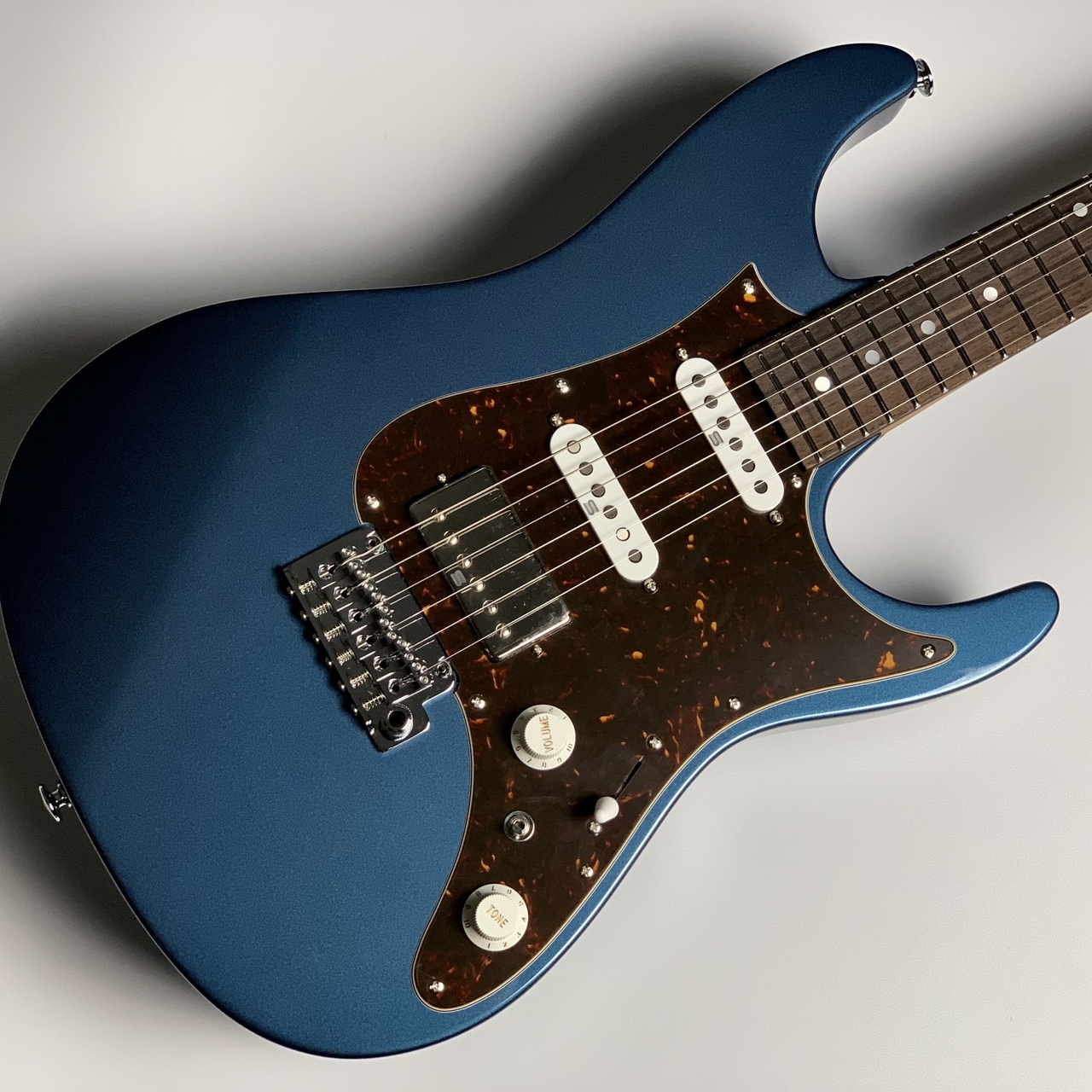 エレキギター ちょいキズありのお買い得!Ibanez AZ2204N (PBM)